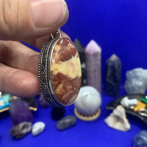 Classic Red Jasper Pendant in Vintage Style Setting! 925 Sterling Silver Overlay - Picture 10 of 15